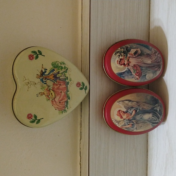 Other - Vintage Designed by Daher Heart Tin & Pair Of 1985 Mrs. Grossman's Paper Co Tins